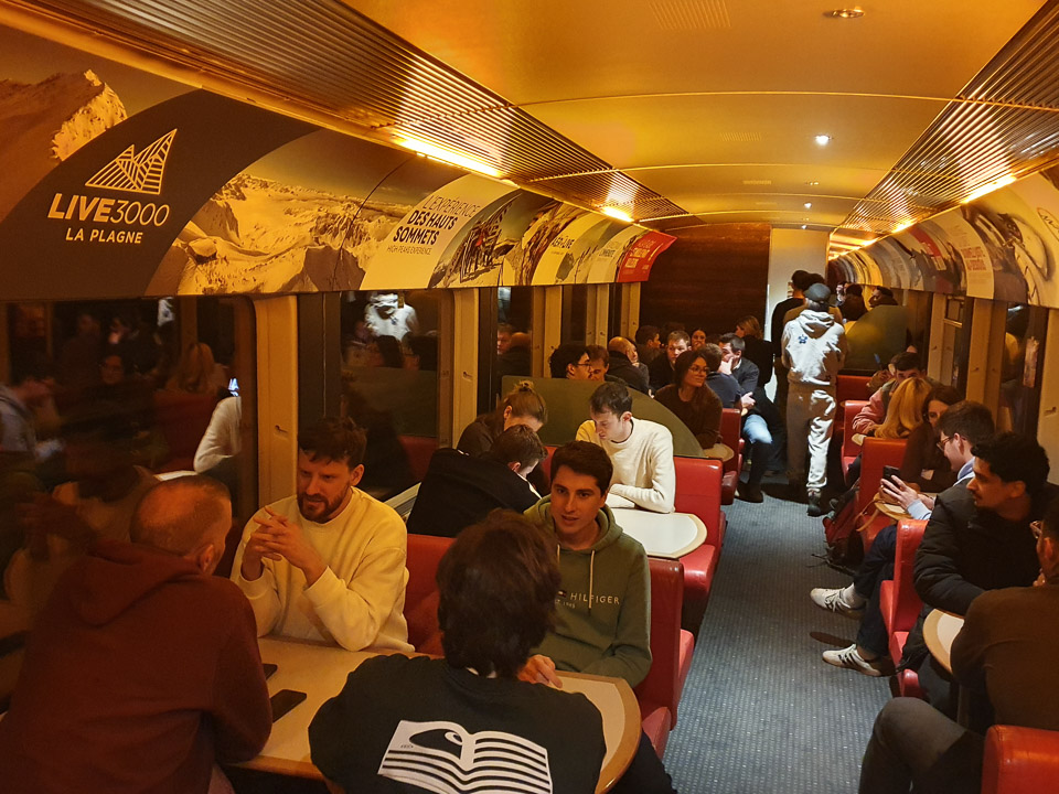 Travelski Night Express cafe-bar