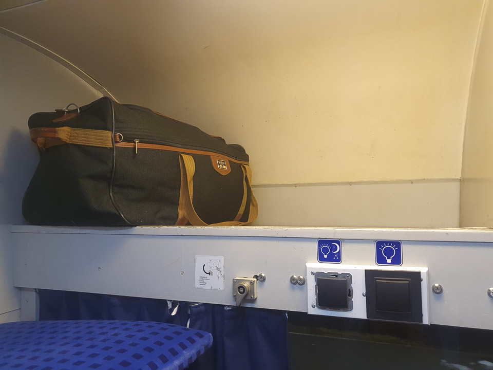 Luggage cabin